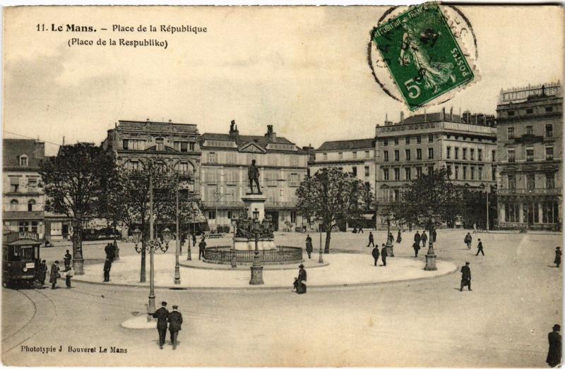 Carte postale ancienne Le Mans Place de la republique France au Mans