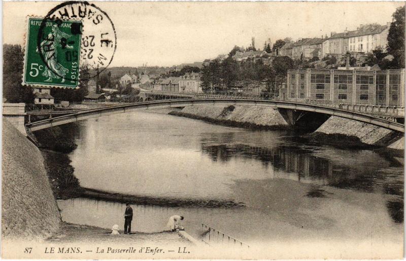Carte postale ancienne Le Mans La Passerelle d'Enfer France au Mans
