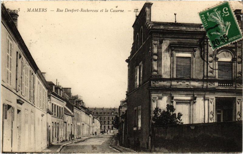 Carte postale ancienne Mamers Rue Denfert-Rochereau et la Caserne France à Mamers