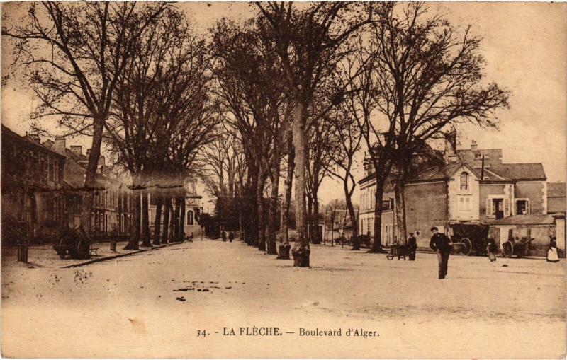 Carte postale ancienne La Fleche Boulevard d'Alger France