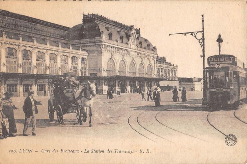 Carte postale ancienne Lyon - Gare Des Brotteaux - Station Des Tramways à Lyon