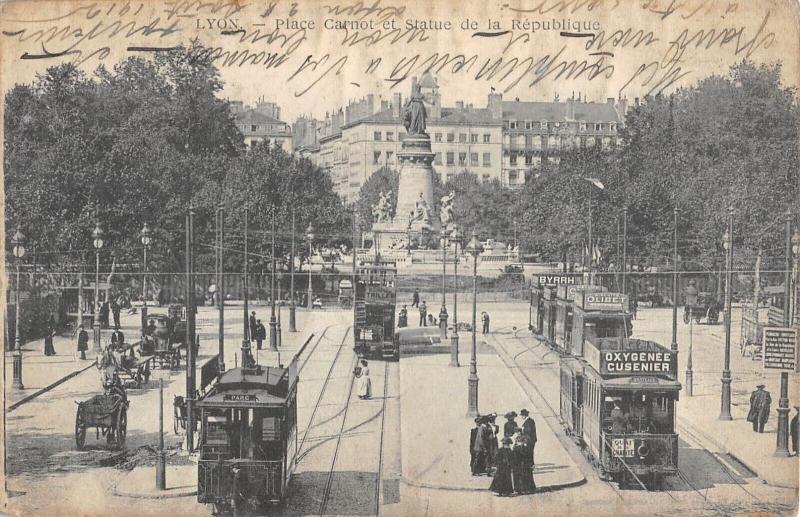 Carte postale ancienne Lyon - Place Carnot - Statue De La Republique à Lyon