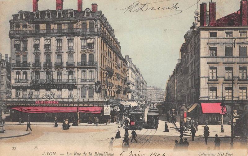 Carte postale ancienne Lyon - La Rue De La Republique à Lyon