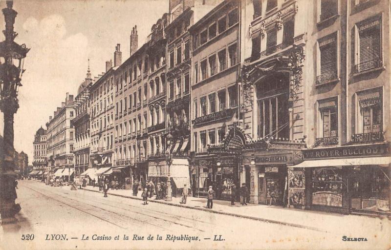 Carte postale ancienne Lyon - Le Casino Et La Rue De La Republique à Lyon