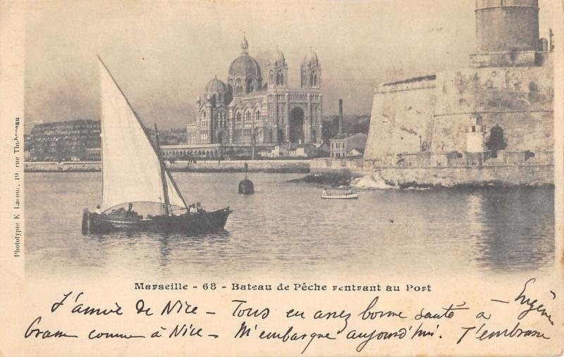 Carte postale ancienne Marseille - Bateau De Peche Rentrant Au Port à Marseille