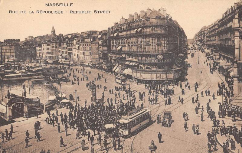 Carte postale ancienne Marseille - Rue De La Republique à Marseille