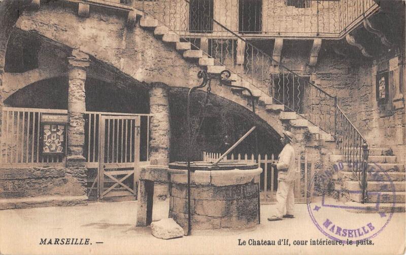 Carte postale ancienne Marseille - Le Chateau D'If - Cour Interieure - Le Puits à Marseille