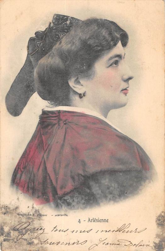 Carte postale ancienne Arlesienne à Arles