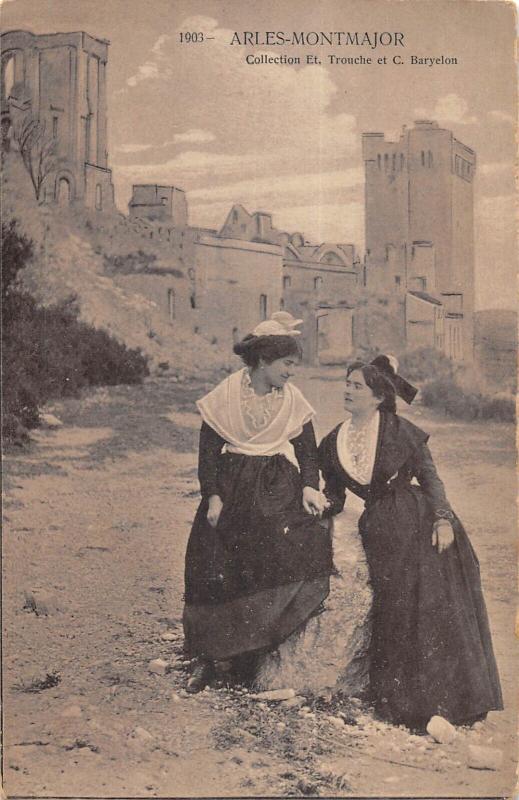 Carte postale ancienne Arles Montmajor à Arles