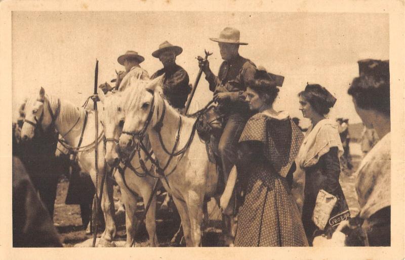 Carte postale ancienne En Provence - Les Gardians De Camargue