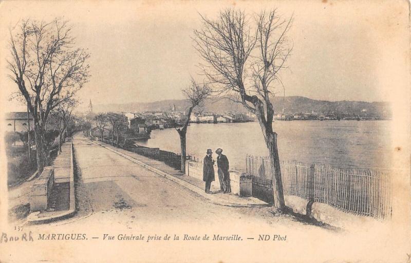 Carte postale ancienne Martigues - Vue Generale Prise De La Route De Marseille à Martigues