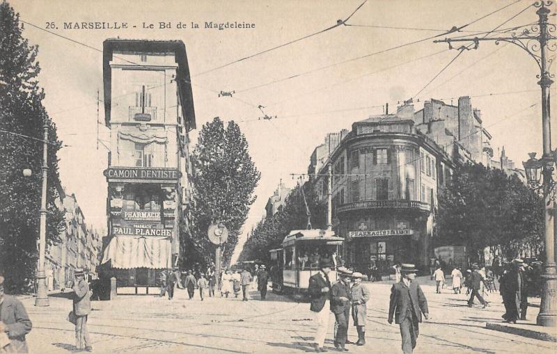 Carte postale ancienne Marseille - Le Boulevard De La Magdeleine - Tramway à Marseille