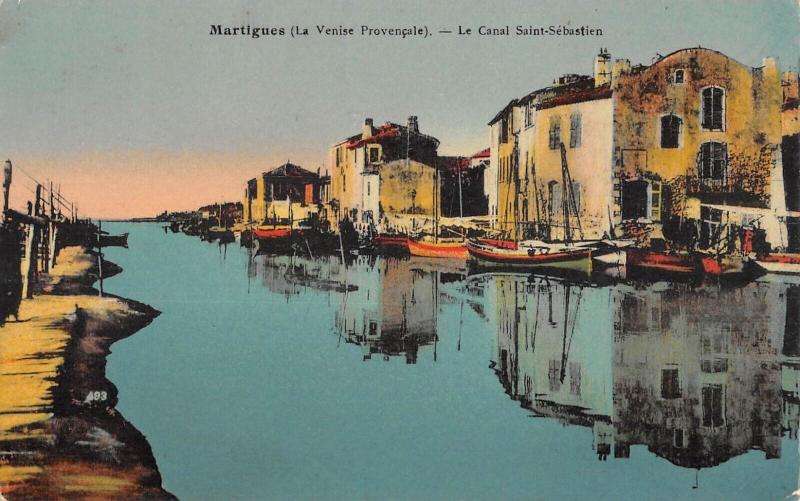 Carte postale ancienne Martigues - Le Canal Saint Sebastien Et Eglise De La Madeleine à Martigues