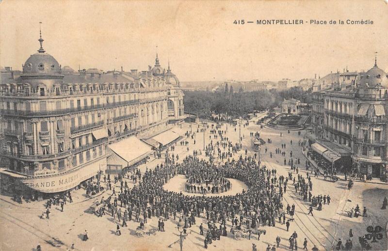 Carte postale ancienne Montpellier - Place De La Comedie à Montpellier