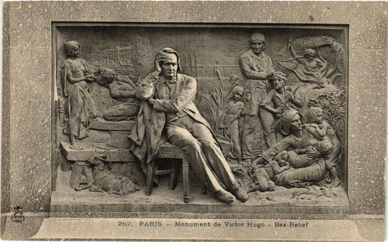 Carte postale ancienne Monument de Victor Hugo - Bas-Relief à Paris 16e
