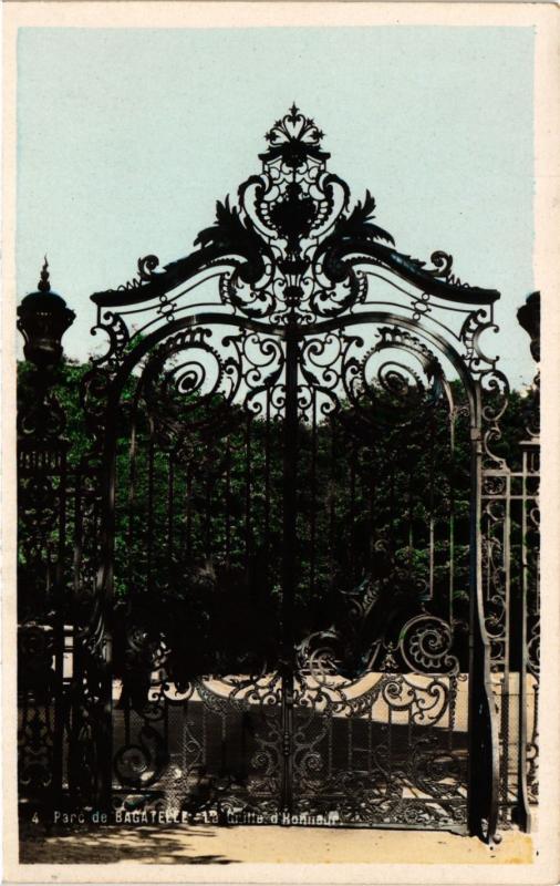 Carte postale ancienne Parc de Bagatelle - La Grille d'Honneur à Paris