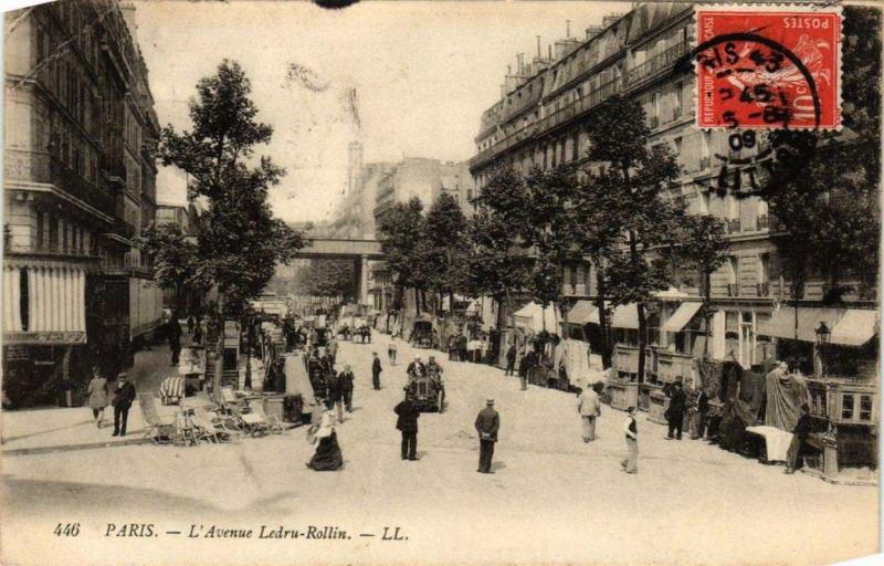 Carte postale ancienne L'Avenue Ledru-Rollin à Paris 12e