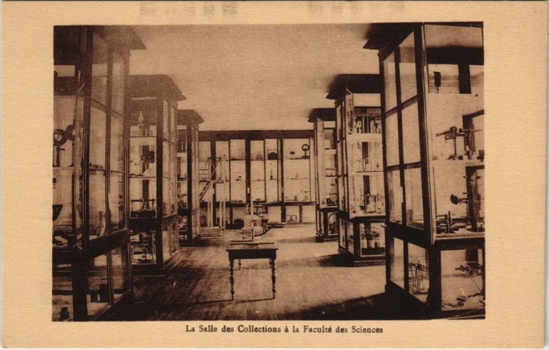 Carte postale ancienne Paris 5e - La Salle des Collections á la Faculté à Paris 5e