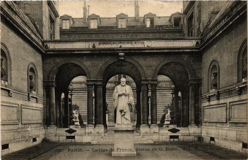 Carte postale ancienne Paris 5e-Collége de France-Statue de G. Budé à Paris 5e