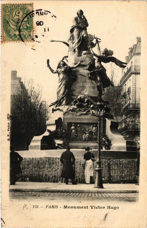 Carte postale ancienne Monument Victor Hugo à Paris 16e