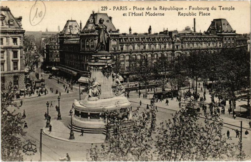 Carte postale ancienne Paris 11e - Place de la République à Paris 11e