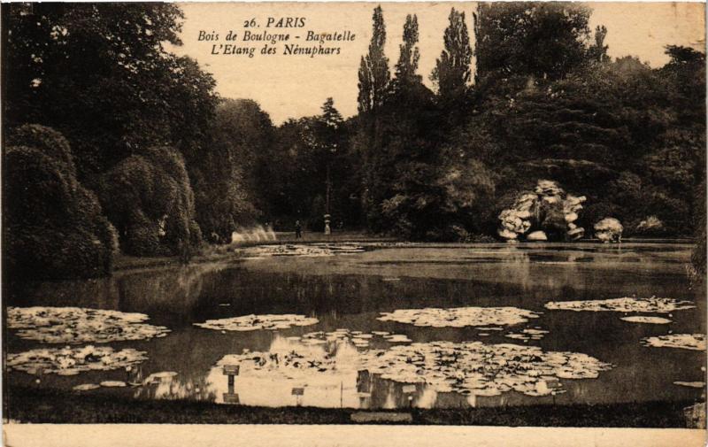 Carte postale ancienne Bois de Boulogne - Bagatelle - L'Etang des Nénuphars à Paris 16e