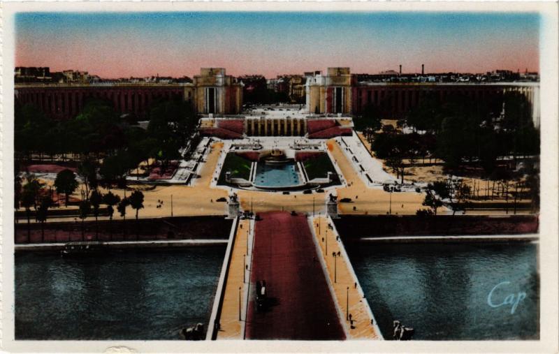Carte postale ancienne Le Palais de Chaillot à Paris 7e