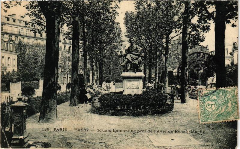 Carte postale ancienne Passy - Square Lamartine près de l'Avenue Henri-Martin à Paris 16e