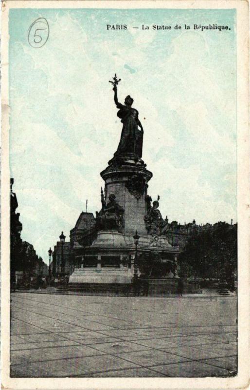 Carte postale ancienne Paris 11e - La Statue de la République à Paris 11e