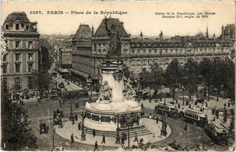 Carte postale ancienne Paris 11e - Place de la République à Paris 11e
