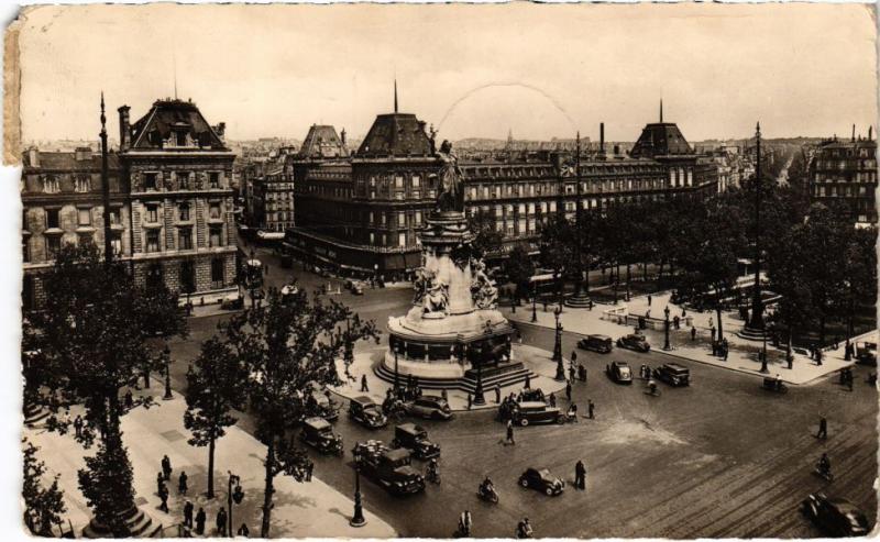 Carte postale ancienne Paris 11e - Place de la République à Paris 11e