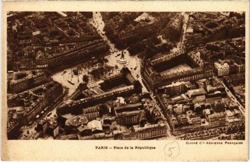 Carte postale ancienne Paris 11e - Place de la République à Paris 11e