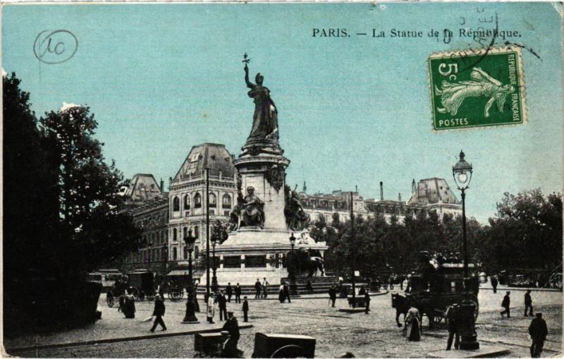 Carte postale ancienne Paris 11e - La Statue de la République à Paris 11e
