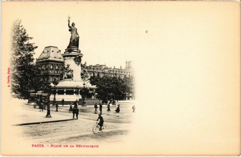 Carte postale ancienne Paris 11e - Place de la République à Paris 11e