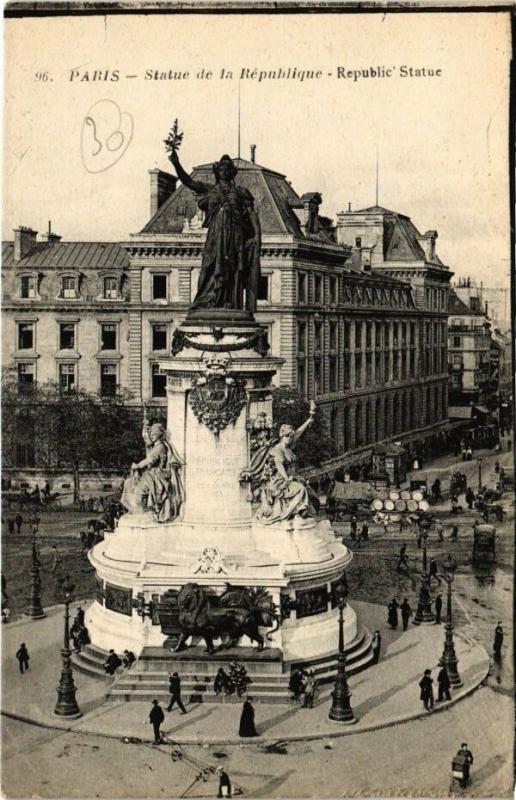Carte postale ancienne Paris 11e - La Statue de la République à Paris 11e