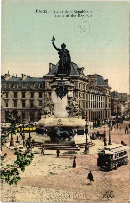 Carte postale ancienne Paris 11e - Statue de la République à Paris 11e