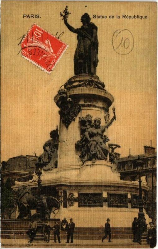 Carte postale ancienne Paris 11e - Statue de la République à Paris 11e