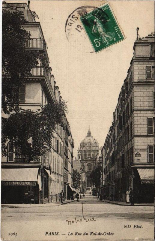 Carte postale ancienne Paris 5e - La Rue du Val-de-Gráce à Paris 5e