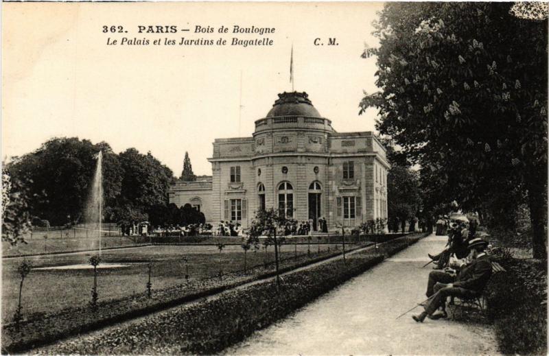 Carte postale ancienne Bois de Boulogne - Le Palais et les Jardins de Bagatelle à Paris