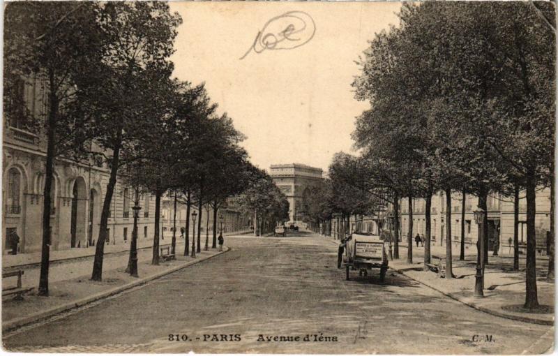 Carte postale ancienne Avenue d'Iéna à Paris 16e