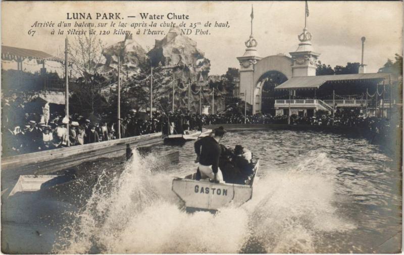Carte postale ancienne Luna Park - Water Chute - Arrivée d'un bateau à Paris 17e