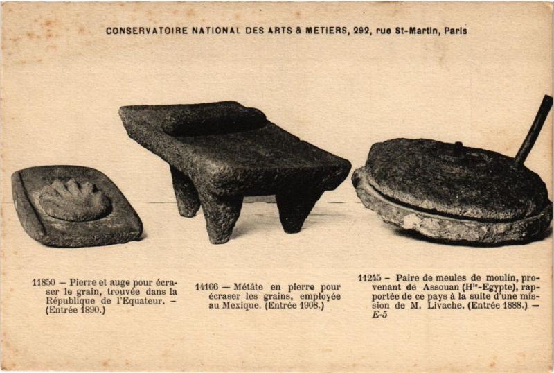 Carte postale ancienne Paris (3e) Cnam - Outils en pierre à Paris 3e