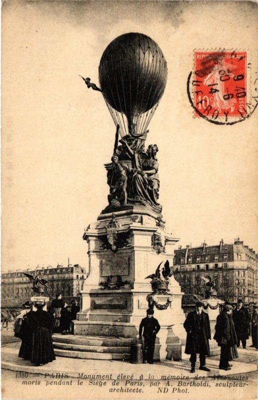 Carte postale ancienne Monument élevé à la Mémoire des Aéronautes à Paris 17e