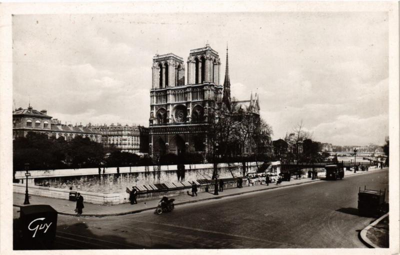 Carte postale ancienne Paris (1e) - Notre Dame de Paris à Paris 1er