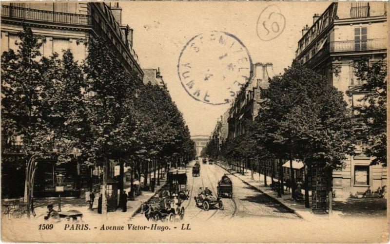 Carte postale ancienne Avenue Victor-Hugo à Paris 16e