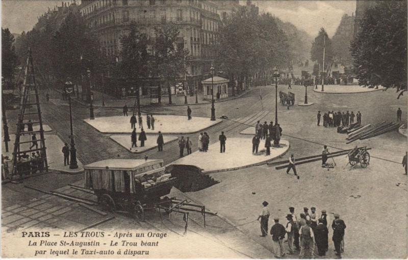 Carte postale ancienne Paris (8e) Les Trous Le trou béant à Paris 8e