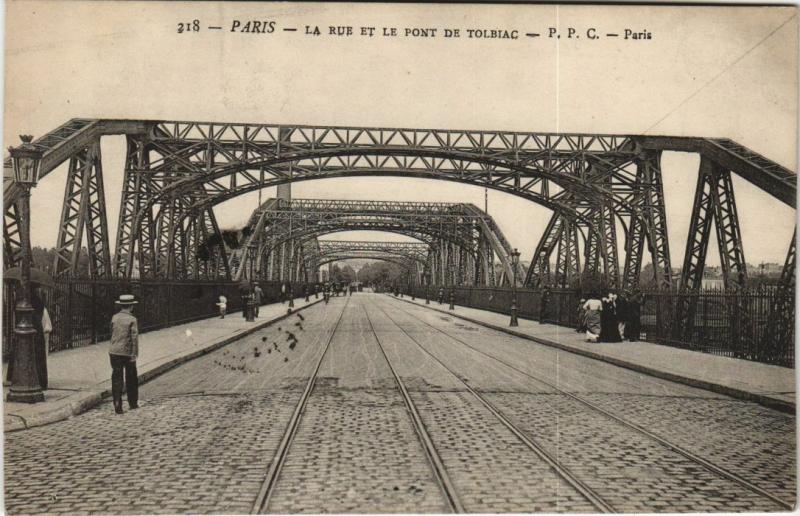 Carte postale ancienne Paris 13e - La Rue et le Pont de Tolbiac à Paris 13e