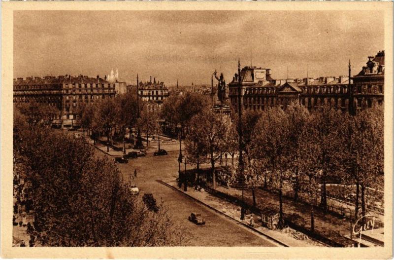 Carte postale ancienne Paris 3e - Place de la République à Paris 3e