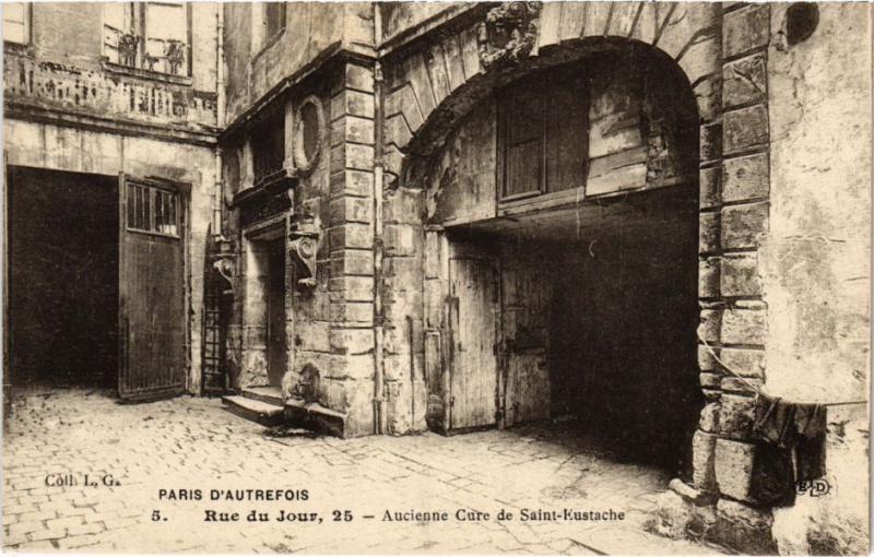 Carte postale ancienne Paris 1e 25, Rue du Jour Cure de Saint-Eustache à Paris 1er