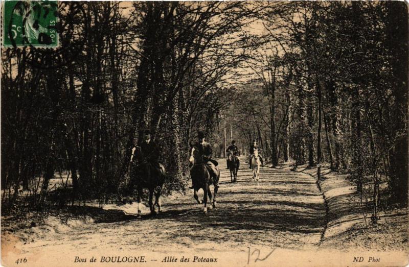 Carte postale ancienne Bois de Boulogne - Allée des Poteaux à Paris 16e